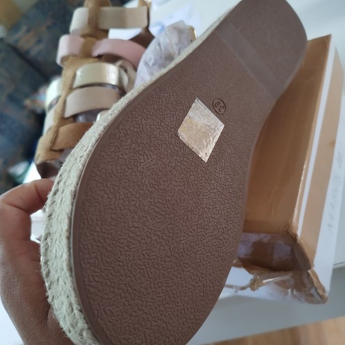 Magnifique espadrilles compensées dorés neuves - photo numéro 7