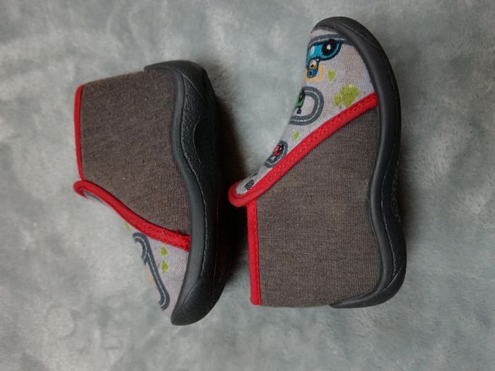 Chausson bebe 18 - photo numéro 2
