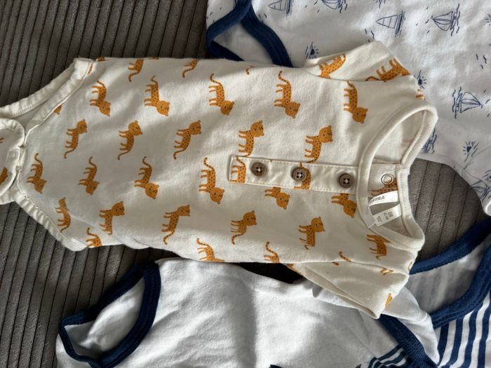 9 bodies - photo numéro 3