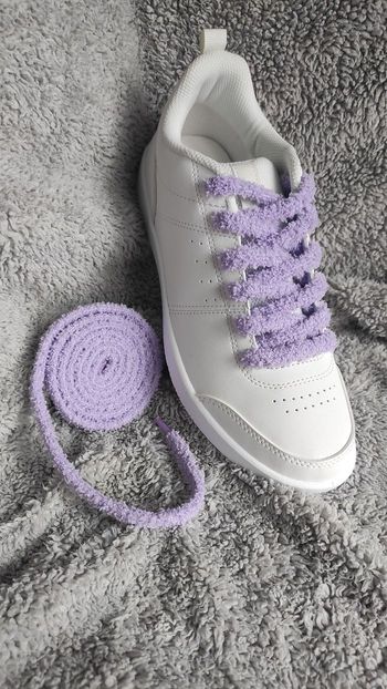 💜 Lacets fluffy lilas – 120 cm (effet peluche pastel)