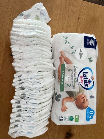 Lot de 74 couches lotus taille 2