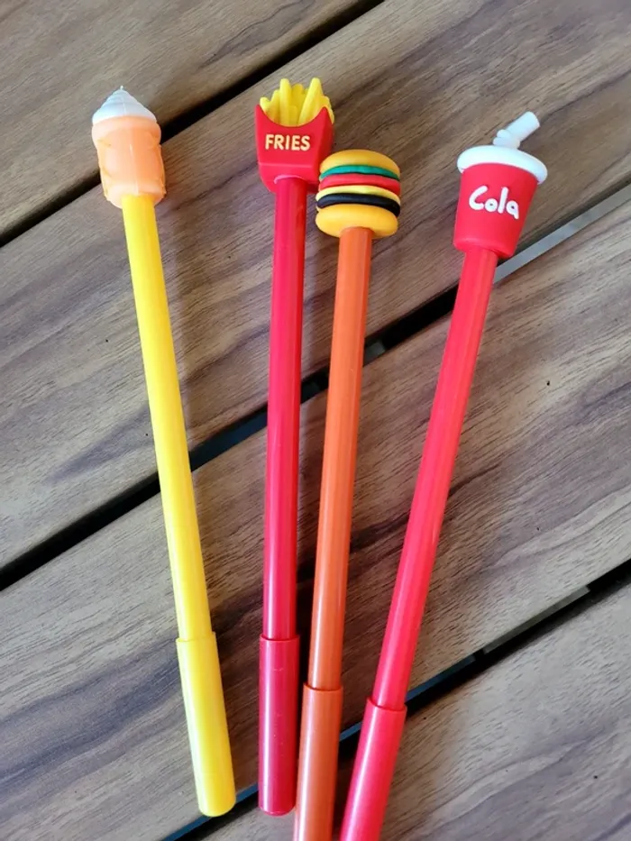 Stylo burger, sodas, frites, glace - photo numéro 2