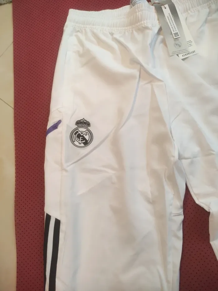 Pantalon de foot Real Madrid, Adidas Authentique Officiel taille enfant 15/16 ans, Neuf - photo numéro 2
