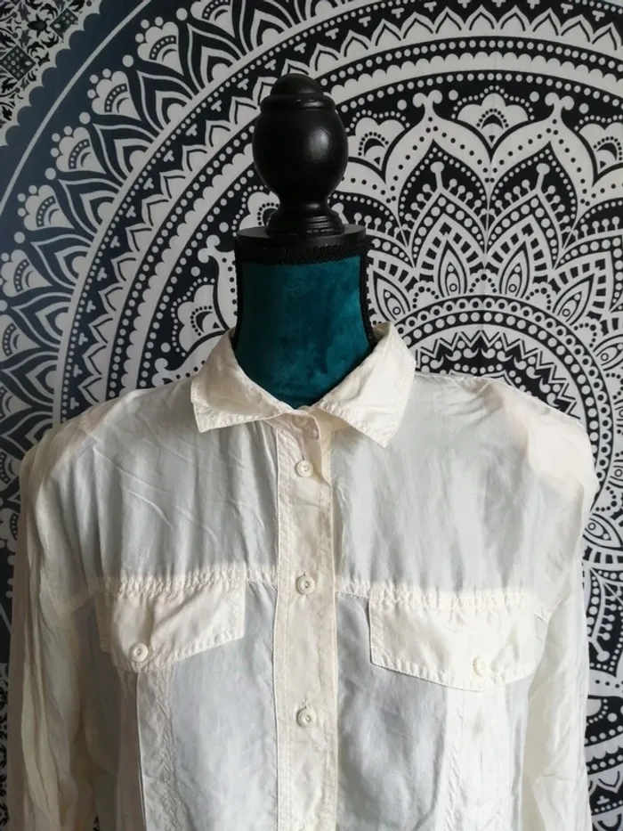 Chemise vintage en soie beige transparente avec épaulettes / sans marque / (M) - photo numéro 3