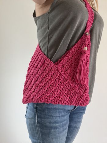 sac bandoulière fait main au crochet rose framboise