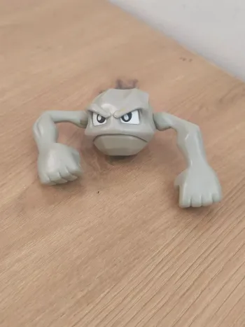 Figurine pokémon racaillou