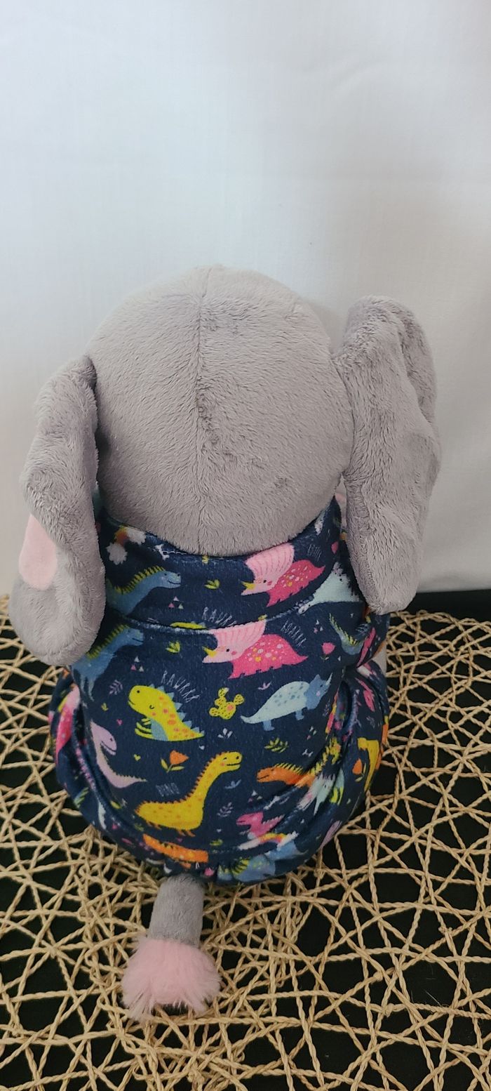 peluche éléphant avec son pyjama. - photo numéro 2