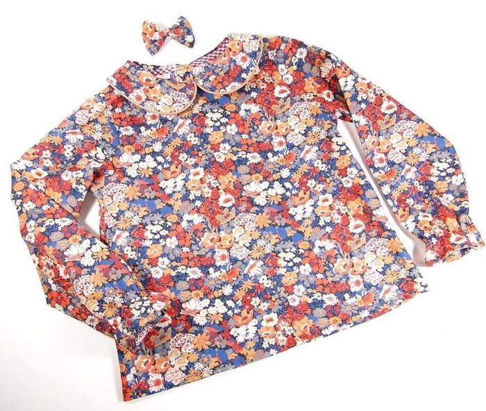 Blouse en Liberty Thorpe avec pince Aline et ses bobines