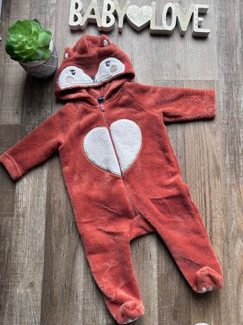 - Combinaison Kiabi             - 6 mois - Très bon état, petit trou