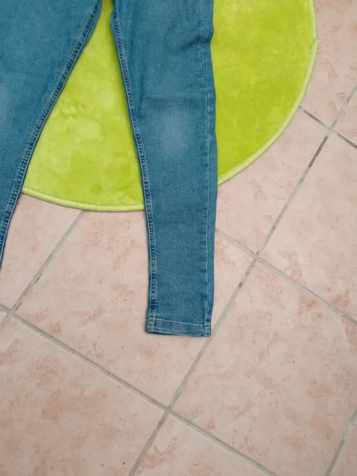 Jean bleu Jennyfer taille 36 - photo numéro 2