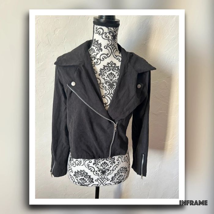 Très belle veste gris noir 🥰 légère courte taille S neuve