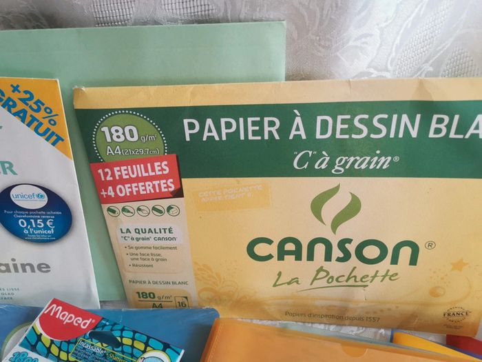 Gros lot de papeterie scolaire – feuilles, cahiers, fournitures neuves - photo numéro 5