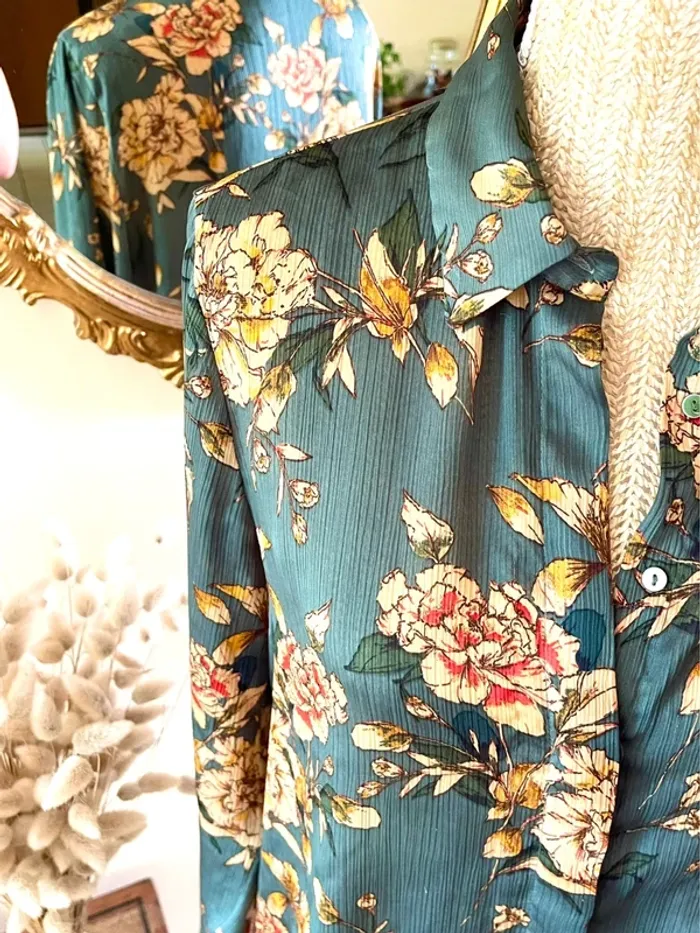 Sublime blouse chemise manche longue à boutonnage fluide motif floral Zara - photo numéro 17