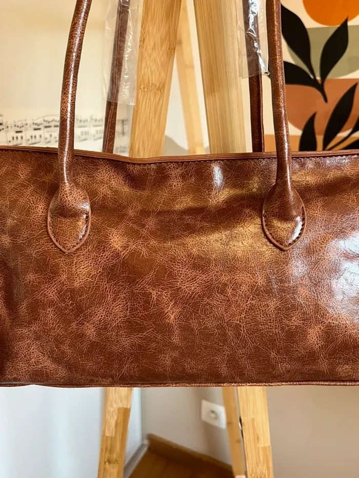 Sac style vintage y2k marron aspect verni neuf [ref 2507SBr139] - photo numéro 4