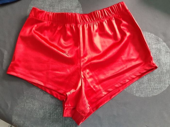 Short léger rouge