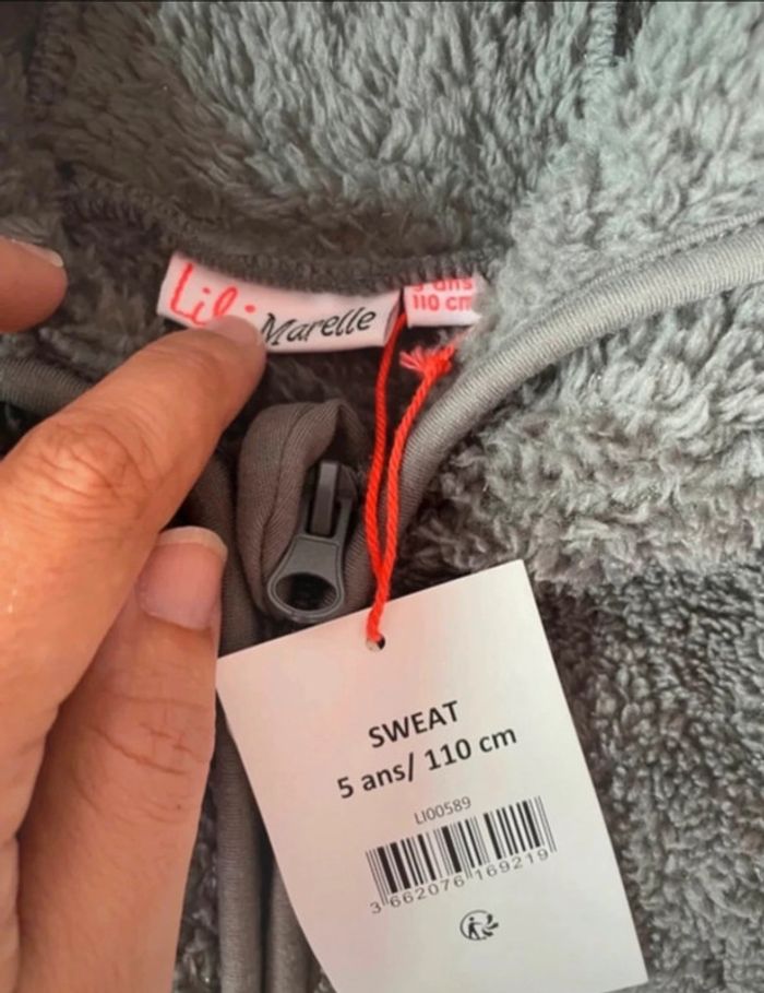 Gilet sweat zip gris fils brillants taille 5 ans - photo numéro 3