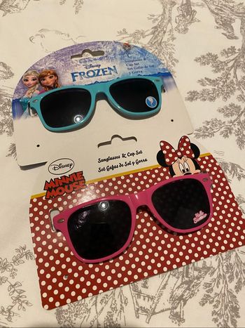 Lot de lunettes de soleil / fille / Disney
