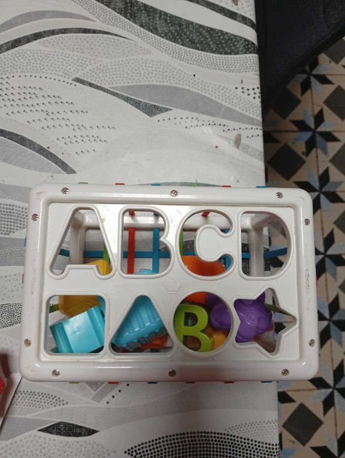 Jeu de forme style Montessori