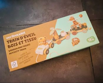 Train d’éveil Tanzanie bois et tissu VertBaudet