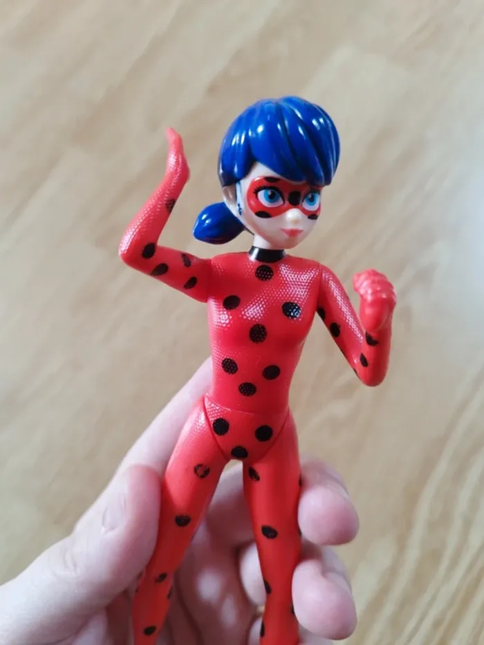 Figurine miraculous - photo numéro 3