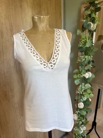 TEE shirt joli décolleté femme