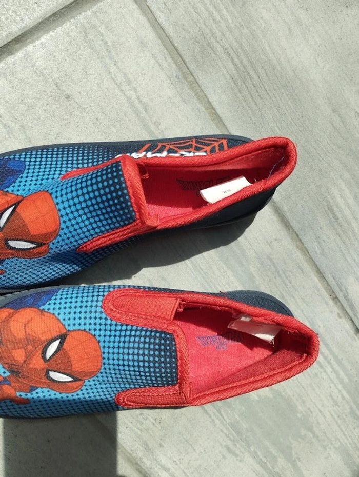 NEUF chaussons Spiderman Taille 32 - photo numéro 2