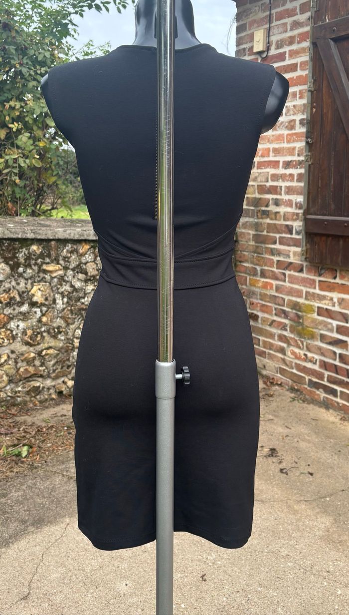 Robe noire moulante taille 36 Bershka - photo numéro 3