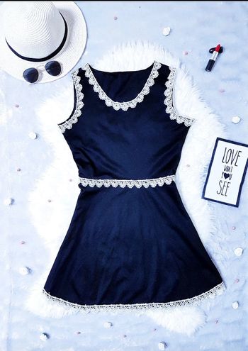 Petite robe noire à dentelle blanche - T.S ou T.36 🖤