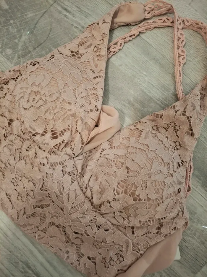 Croc top dentelle avec noeud - photo numéro 2