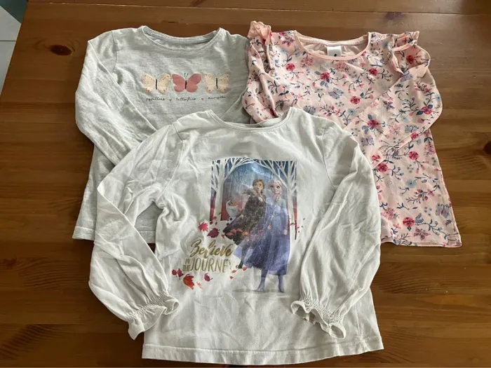 Lots 2 tshirts 4/5 ans