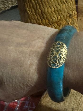 Jonc 6,5 cm de diamètre résine turquoise reflets arabesque acier inoxydable or mile Mila