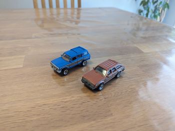 Lot 134 de 2 petites voitures rétro