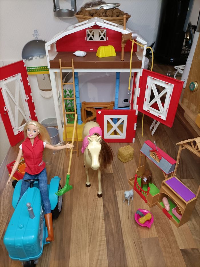 Lot ferme barbie - grange écurie animaux tracteur barbie - photo numéro 5