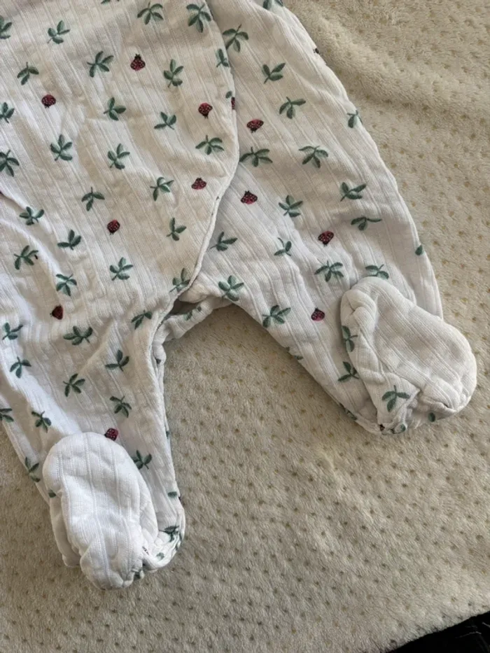 Pyjamas 1 mois - photo numéro 2