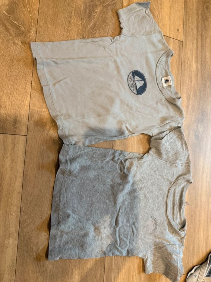 2 t shirt / maillots de corps petit bateau