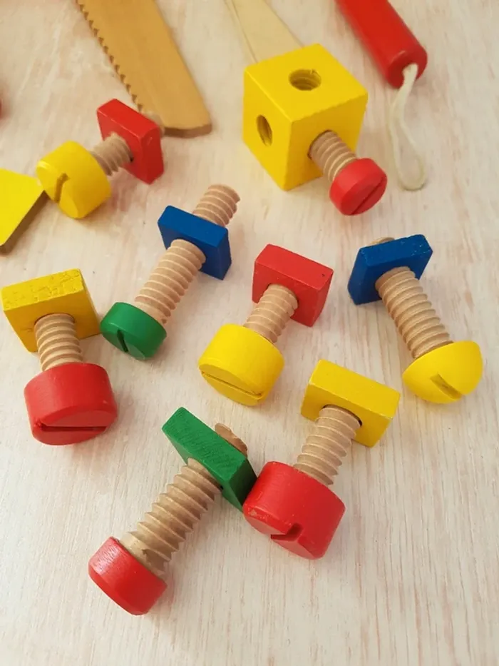 Coffret établi Bricolo de Janod et outils en bois - photo numéro 4