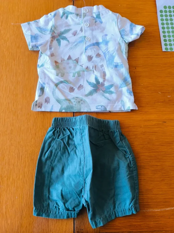 309805 ensemble tee-shirt Mc blanc dino + short vert garçon 3 mois - photo numéro 2