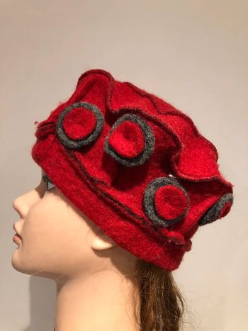 Chapeau rouge et gris laine et polyester Made  italy
