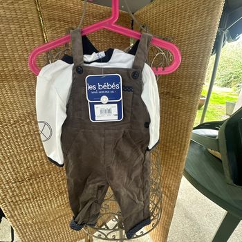 Petit ensemble pour petite fille de12 mois très jolie neuf