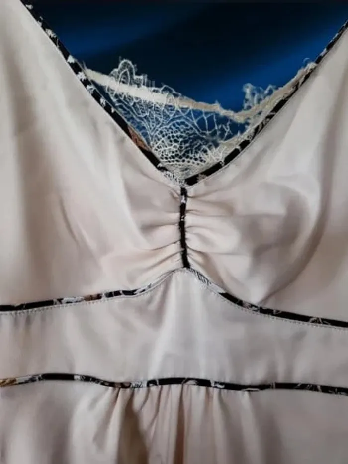 Nuisette neuve en satin marque Darjeeling Taille 38 - photo numรฉro 8