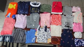Gros lot de vêtements Fille en 8 ans Printemps / été 33 pièces