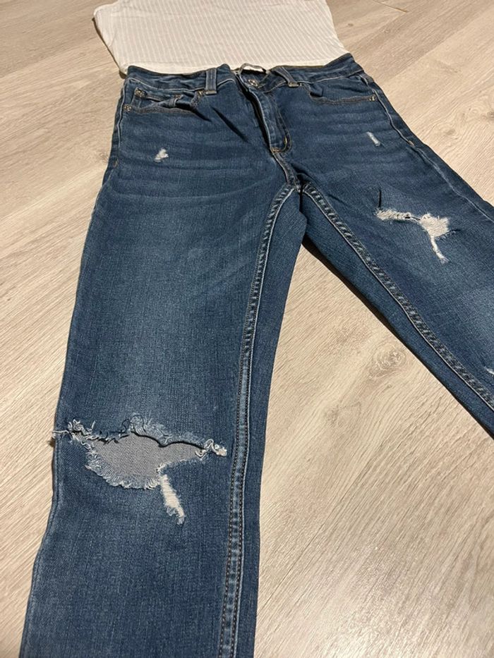 Lot pantalon jean à trous et débardeur blanc à col - photo numéro 4