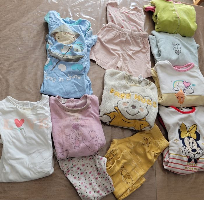 ** Lot de vêtements fille 2 ans toute saison ** - photo numéro 8