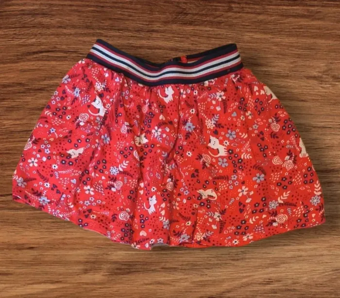 🌸 Adorable jupe rouge - Taille 98 🌸