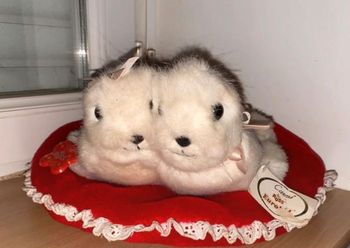 Deco Peluche phoques vintage sur coussin russ berrie