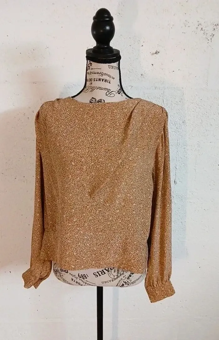 👚 Chemisier beige à motifs – Taille S / petit M – Très bon état