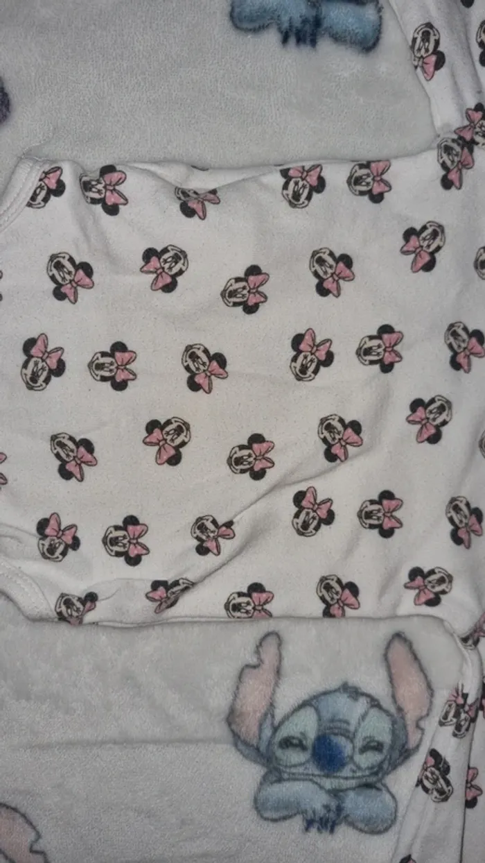 Body manche longue minnie 3 mois en bon état - photo numéro 9