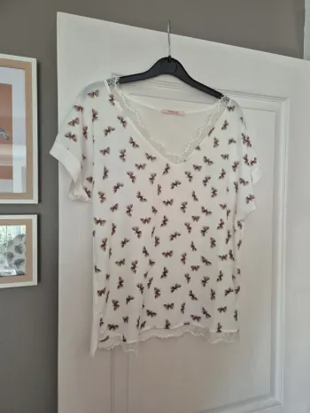 Blouse camaieu dentelle et papillons