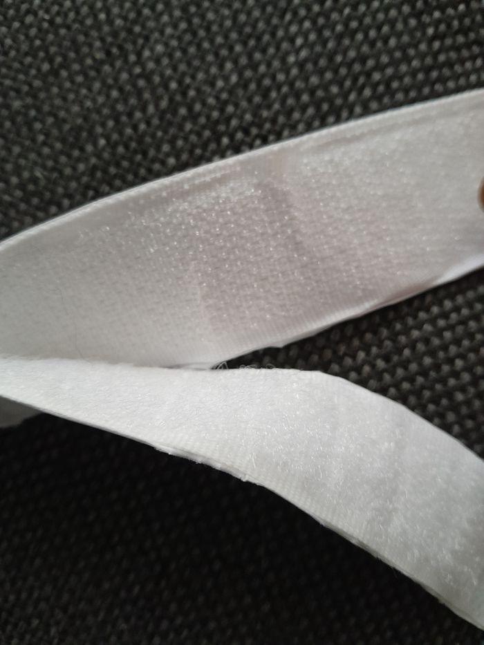 Rouleau de 23 mètres de scratch autocollant blanc 20mm de large - photo numéro 2