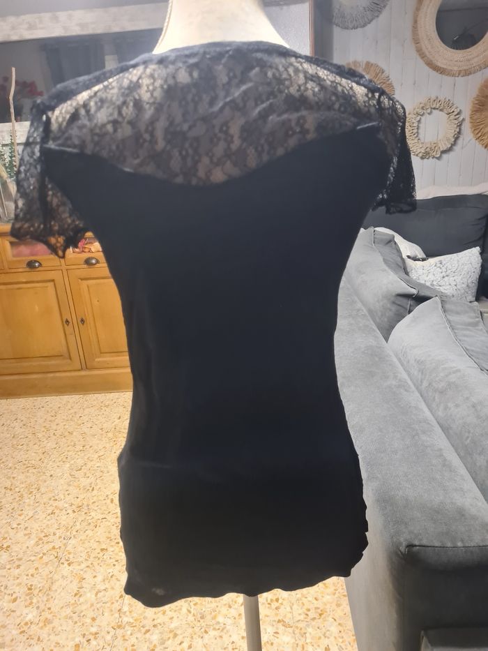 Haut noir dentelles. Pimkie. Longueur 50 cm. taille M - photo numéro 3